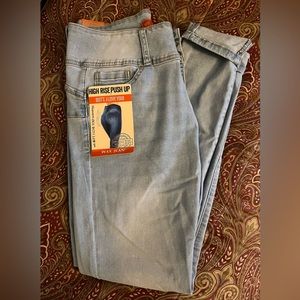 Lightwash Push-up Skinny Wax Jean